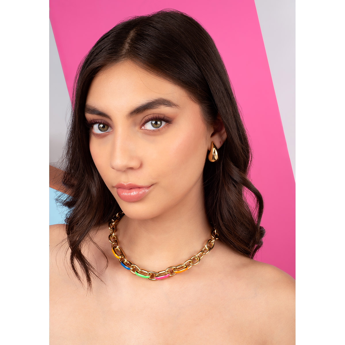 ARETES MEDIANOS, CON POSTE, EN BAÑO DE ORO