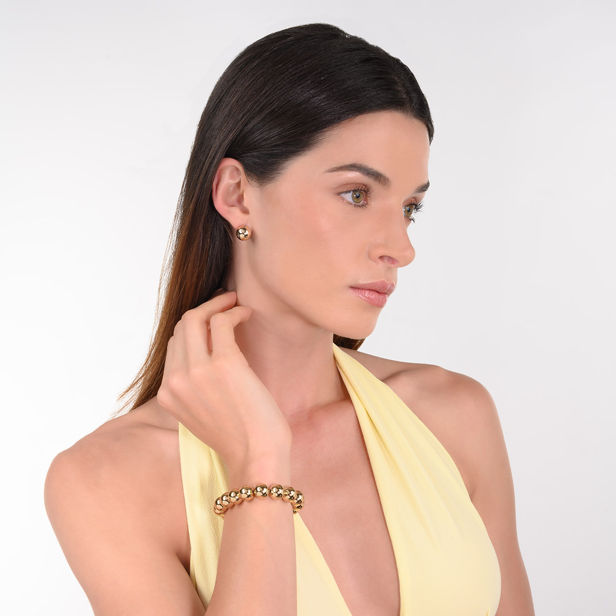 Aretes de bola dorada