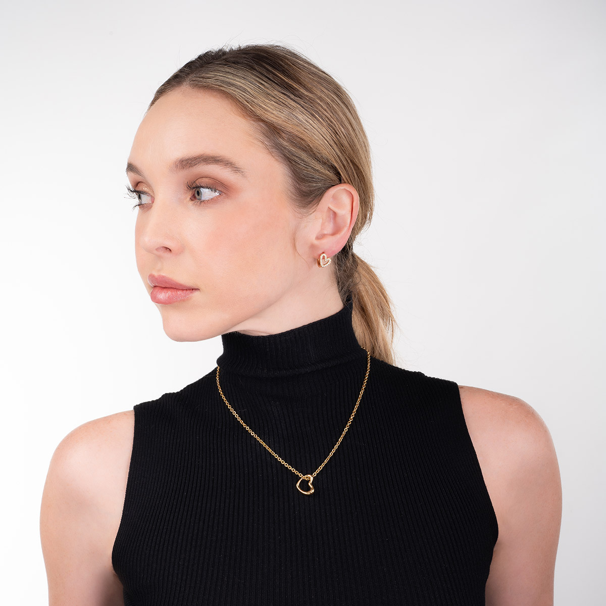 Aretes en baño de oro con corazones y diamonice brillante