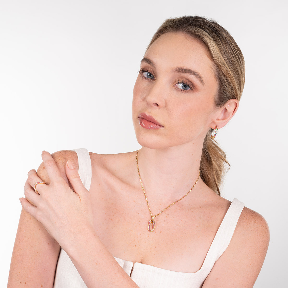 Aretes en baño de oro mini estrellas con esmalte tonos pastel