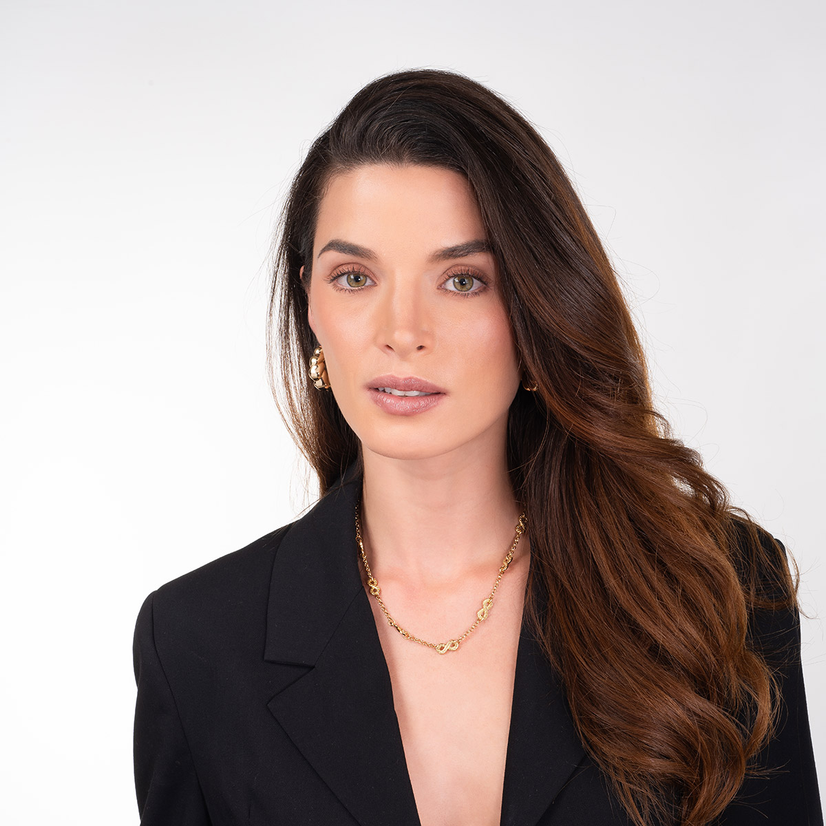 Collar con 4 baños  de oro de 18k con eslabones de infinito texturizados