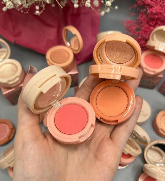 Mocallure 3 in 1 Blusher + Highlighter + Contourer