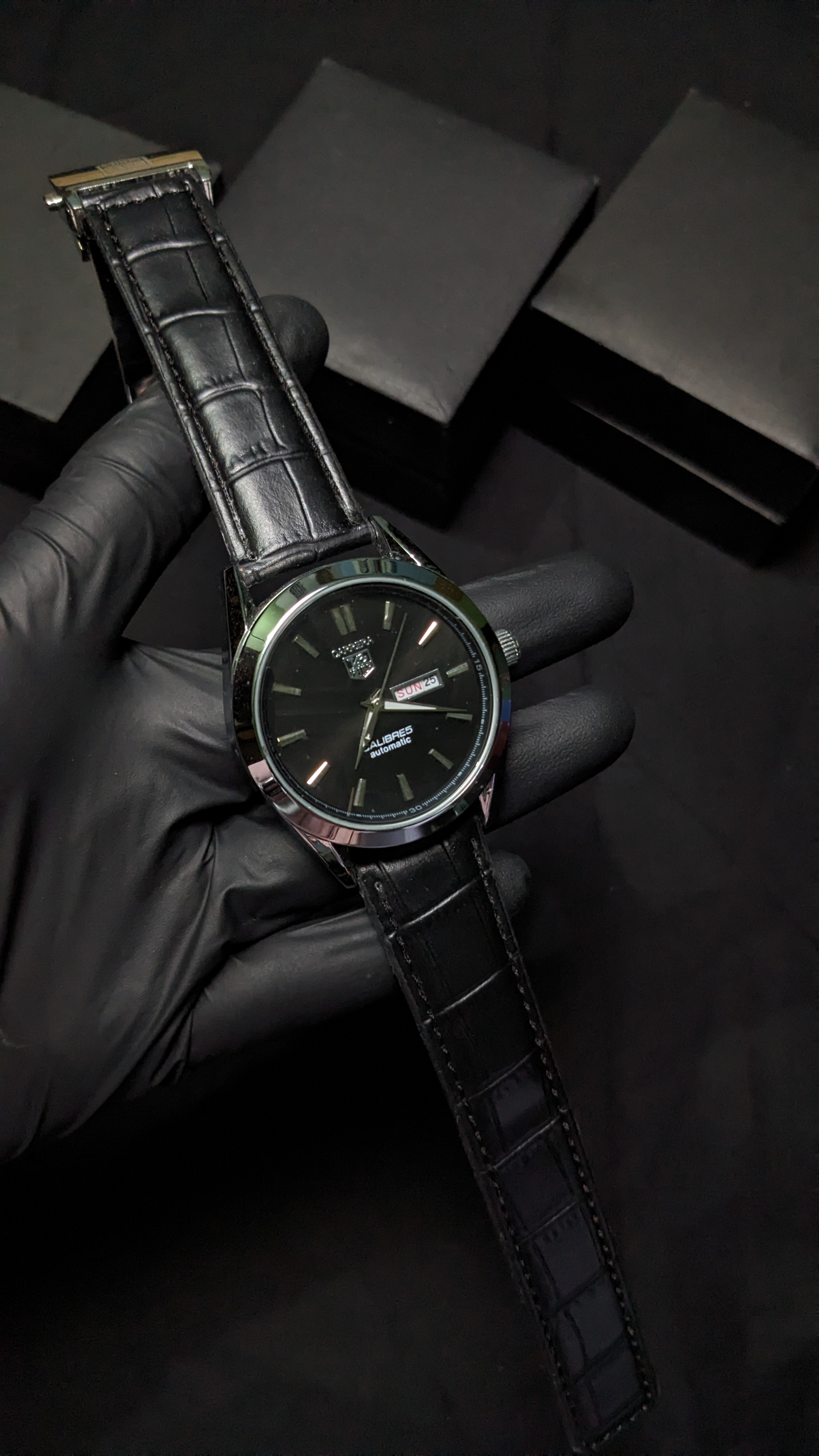 Tag Heuer Carrera Leather strap Black Dial