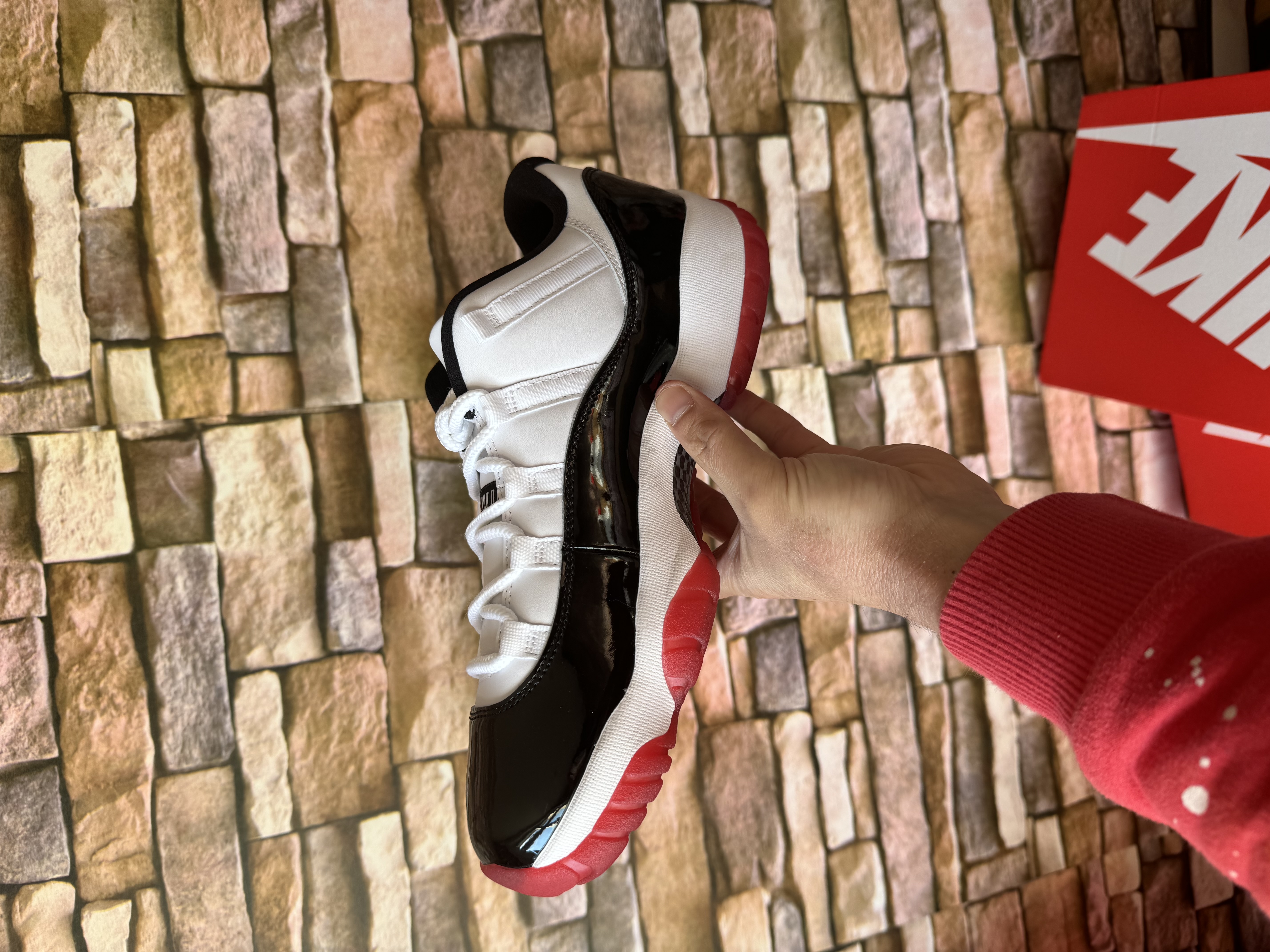 Jordan 11 Retro Low Concord Bred