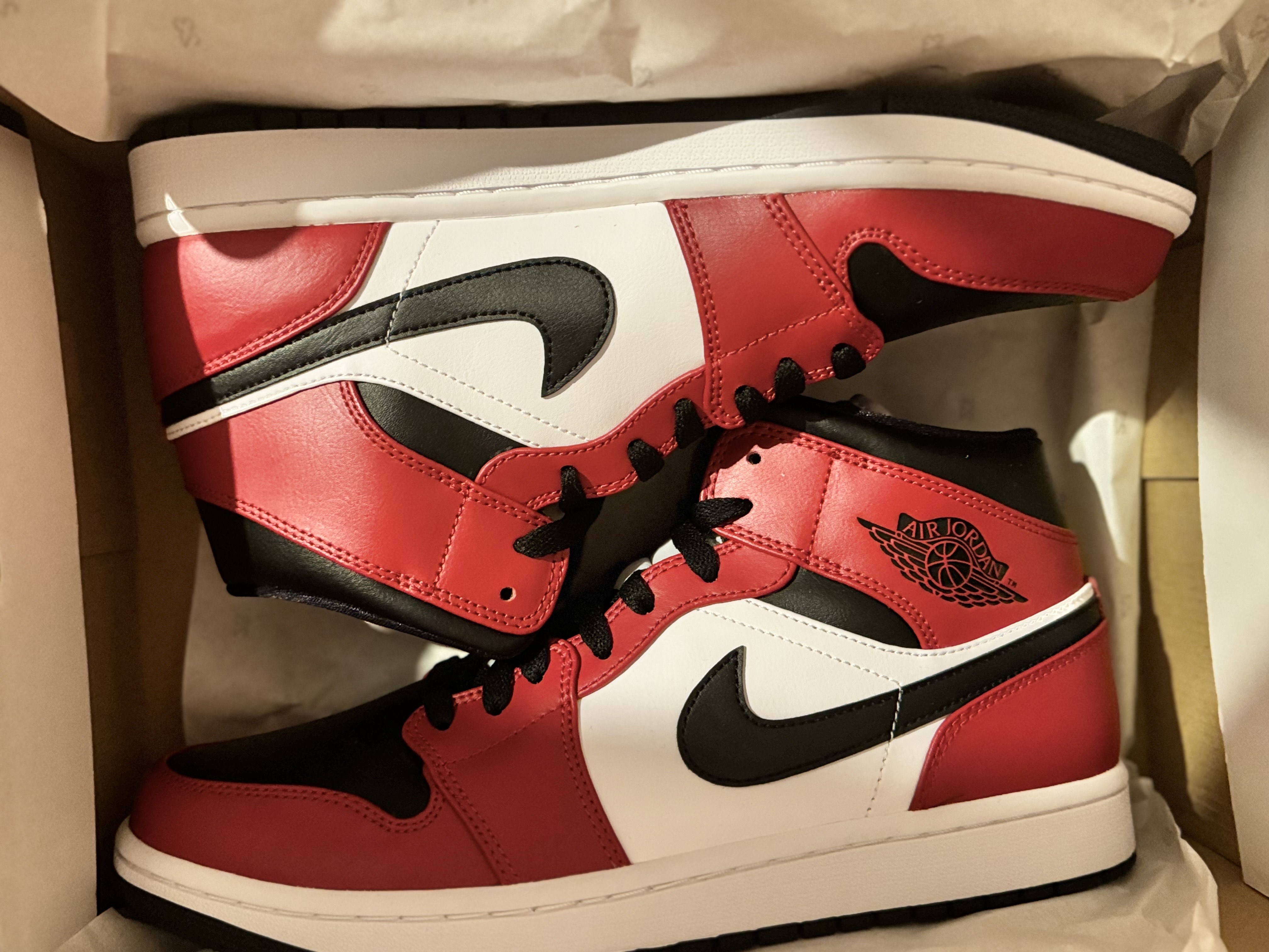 Air Jordan 1 Mid 'Chicago Black Toe'