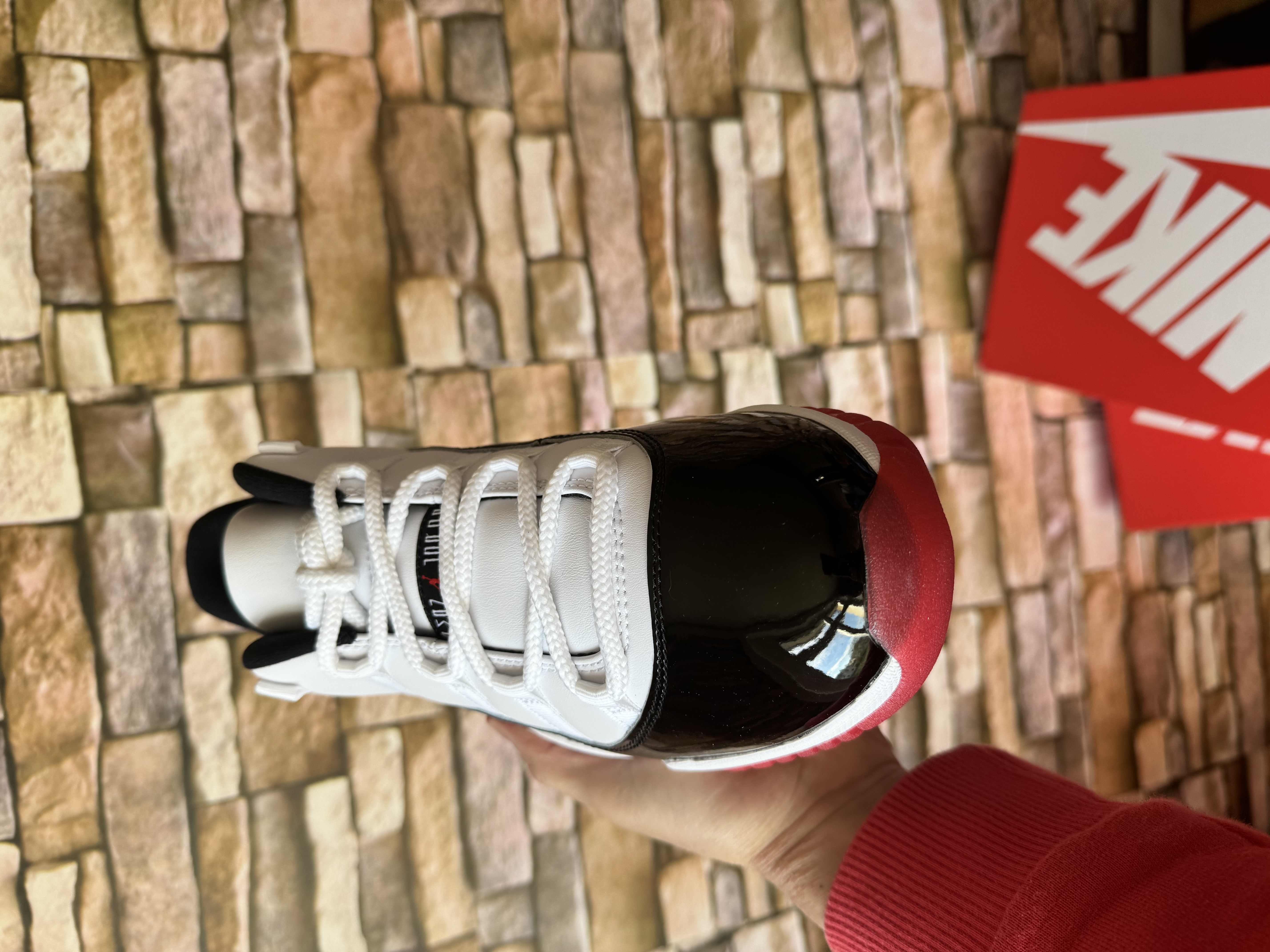 Jordan 11 Retro Low Concord Bred