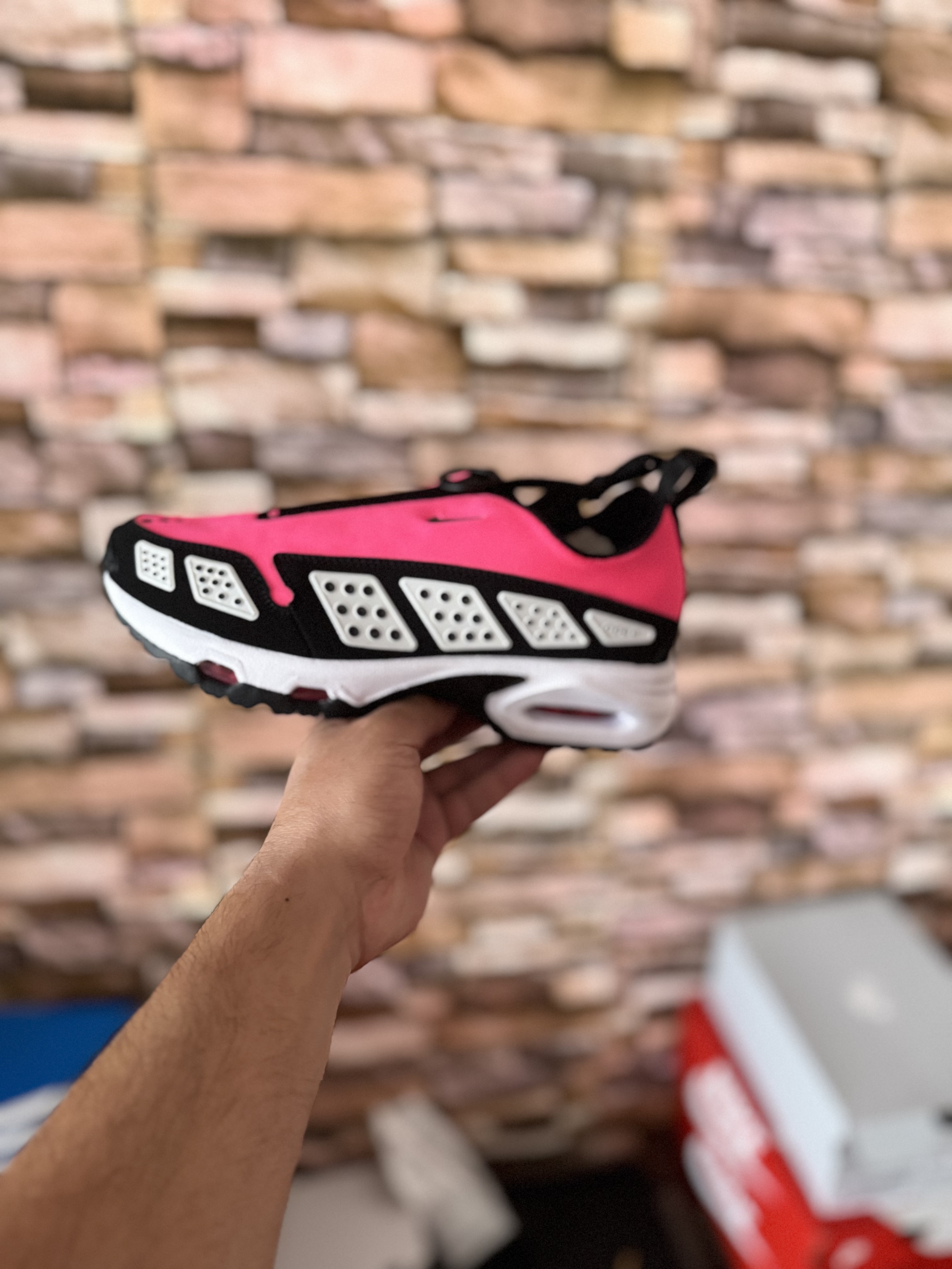 Nike Air Max SNDR Highlighter Pink