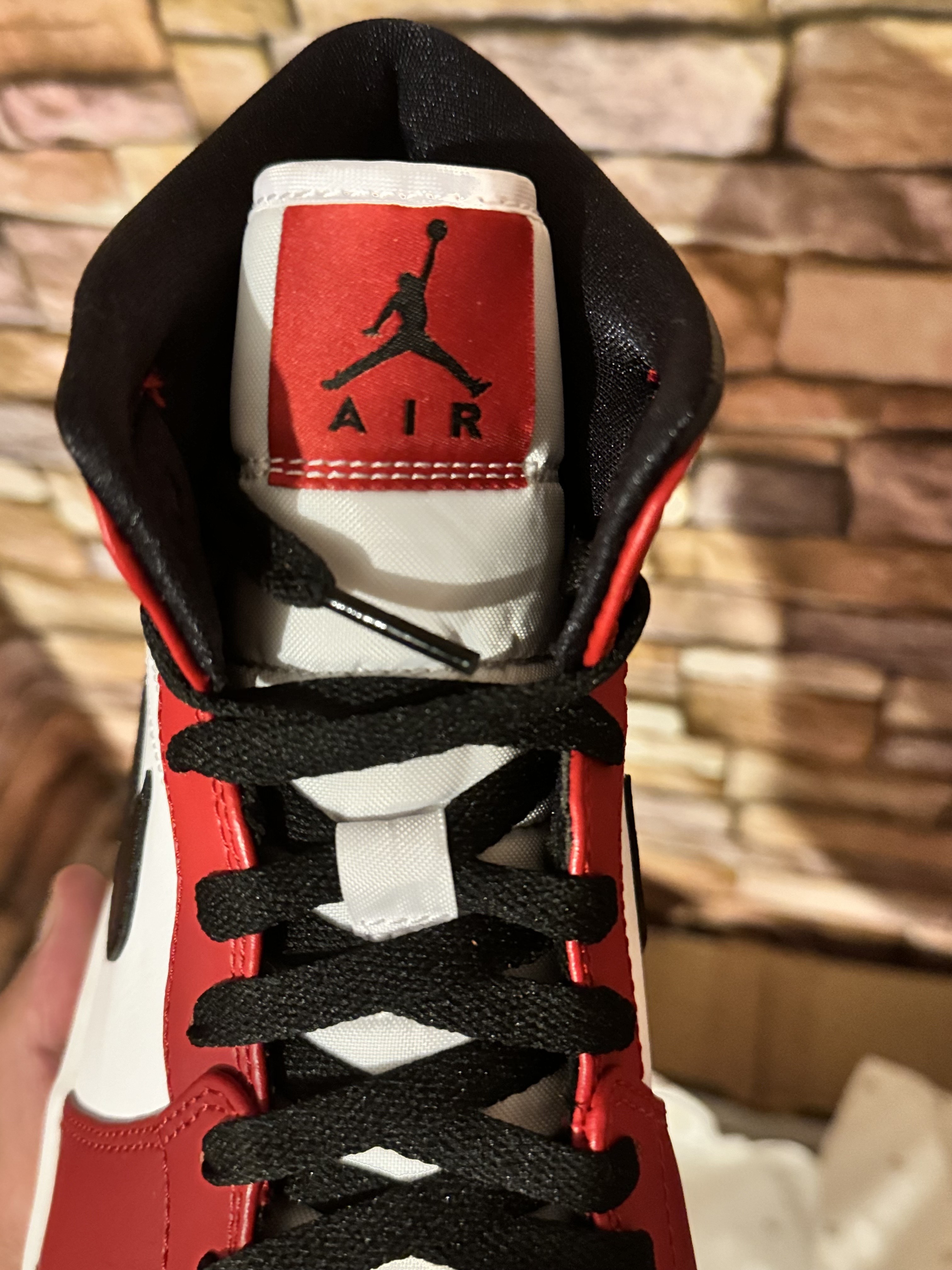 Air Jordan 1 Mid 'Chicago Black Toe'