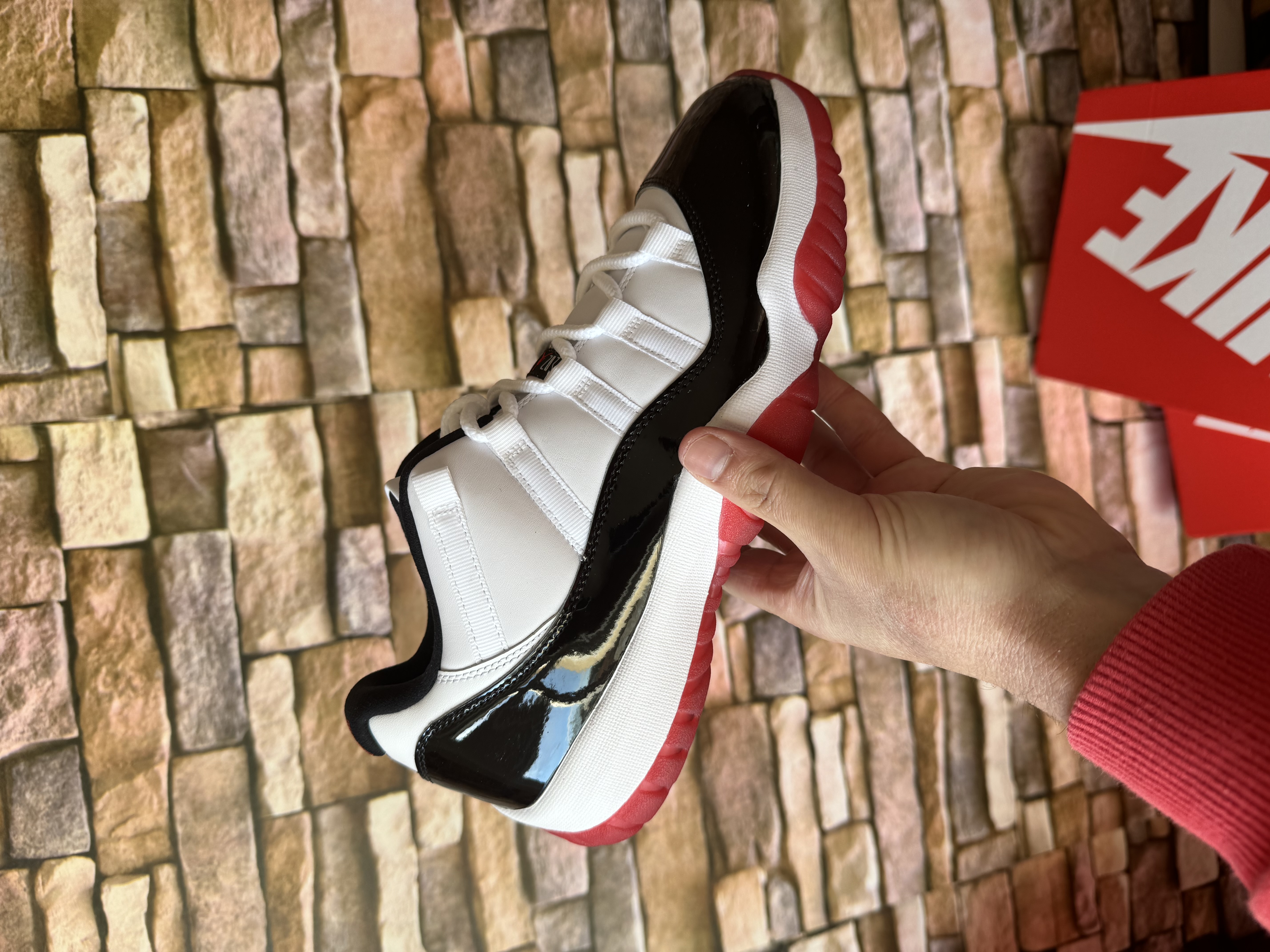 Jordan 11 Retro Low Concord Bred