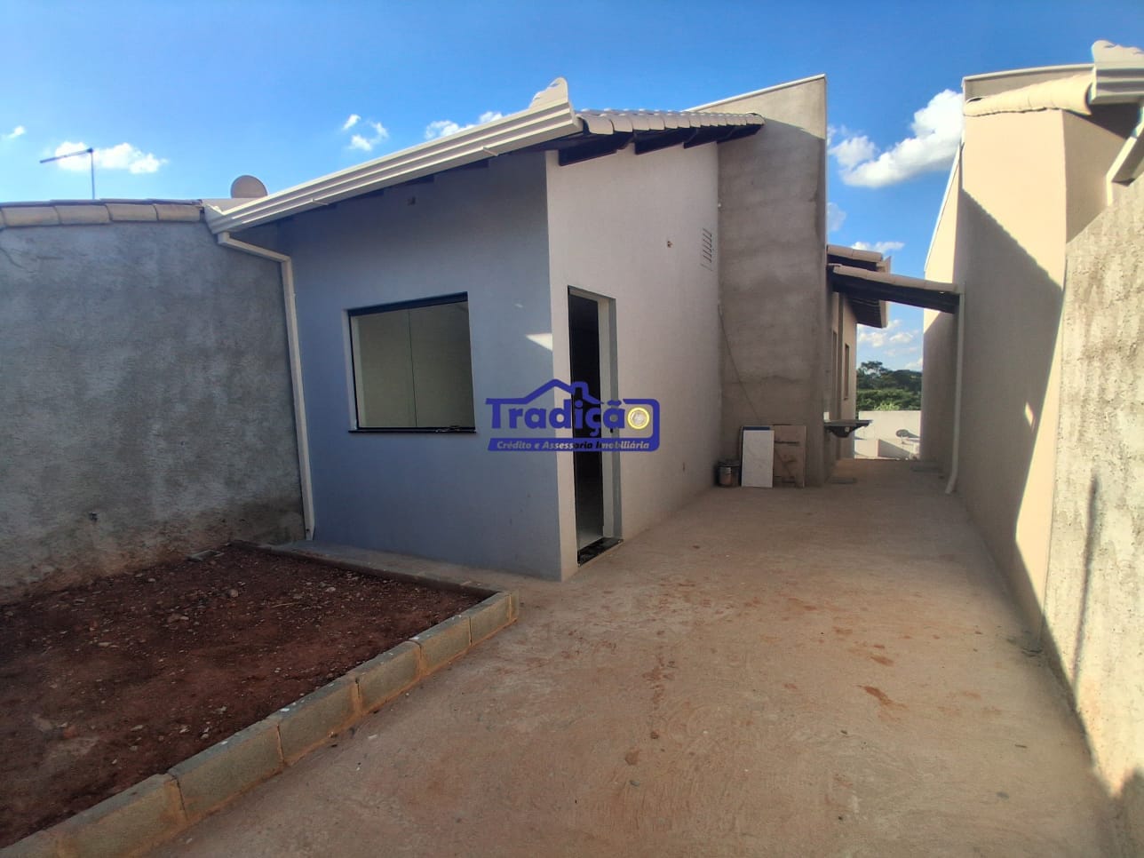 Casa à venda no Bairro Pousada das Rosas em São Joaquim de Bicas