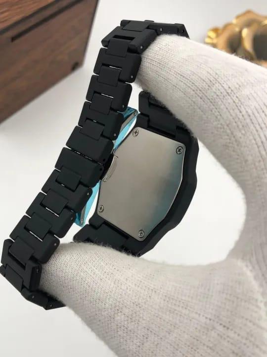 Men's carbon fibre quartz watch