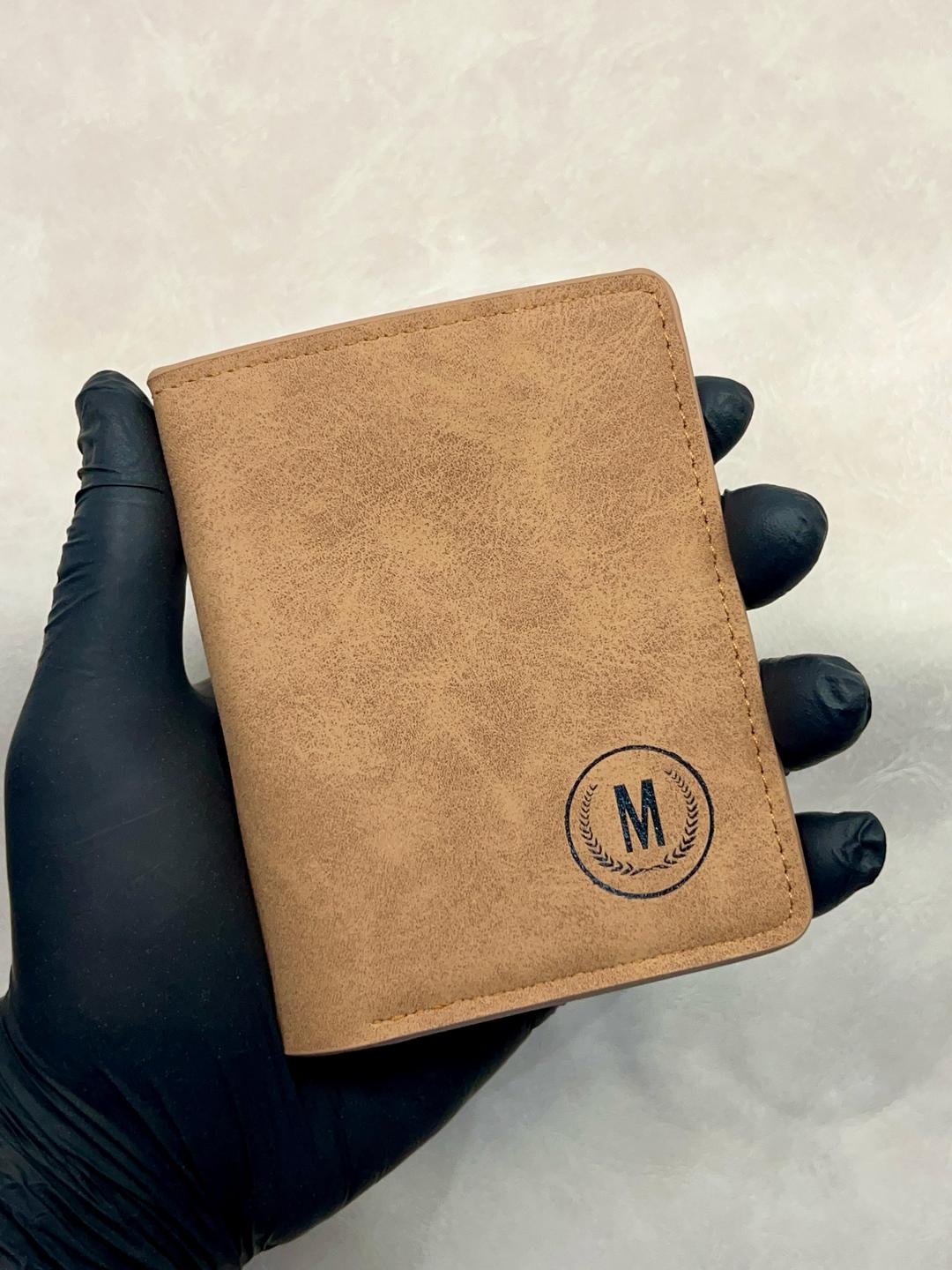 Stylish men's leather Bi fold wallet