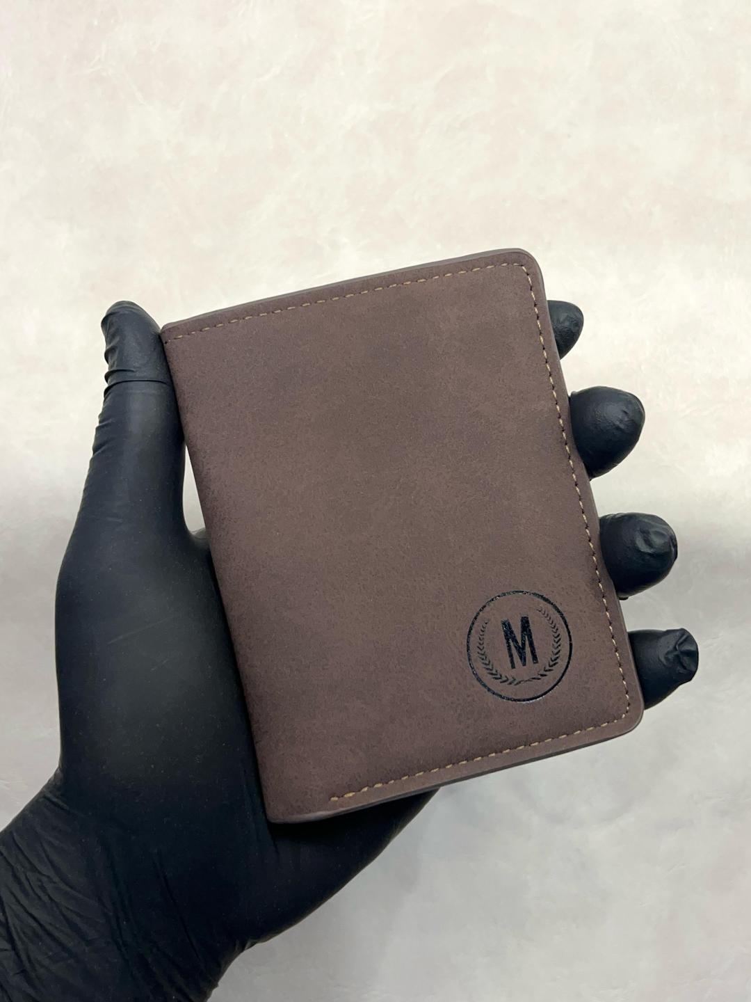 Stylish men's leather Bi fold wallet