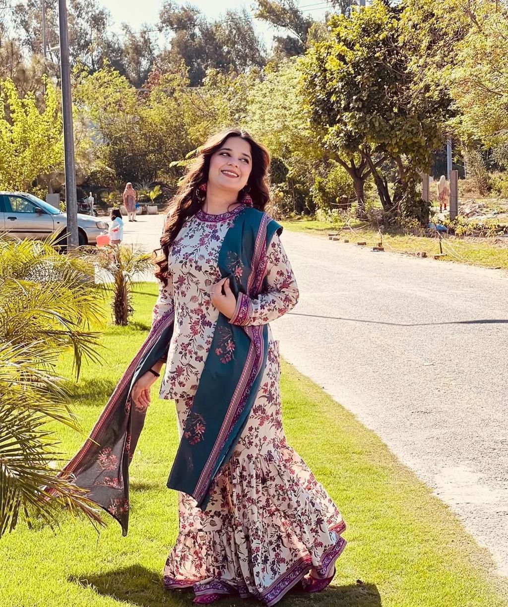 FABRIC 3PC Lawn with Voile Lawn Dupatta