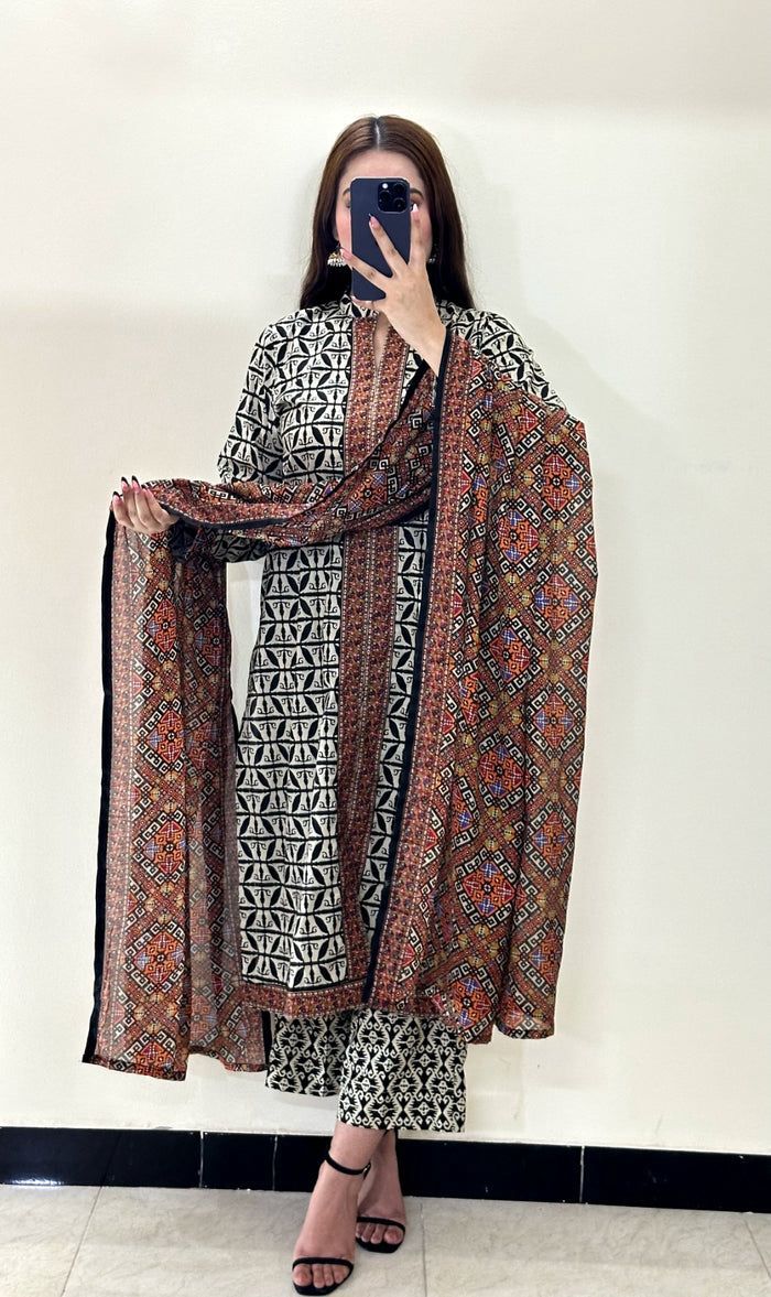 FABRIC 3PC Lawn with Voile Lawn Dupatta
