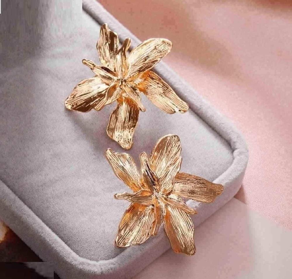Gold Flower Earrings
