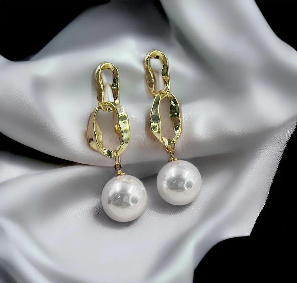 Elegant Gold Pearl Drop Earrings