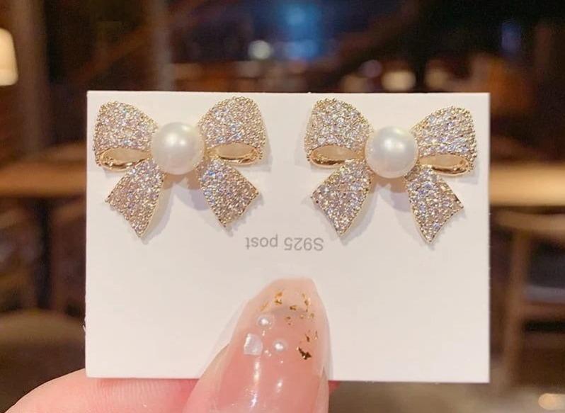 Elegant Bow Pearl Earrings
