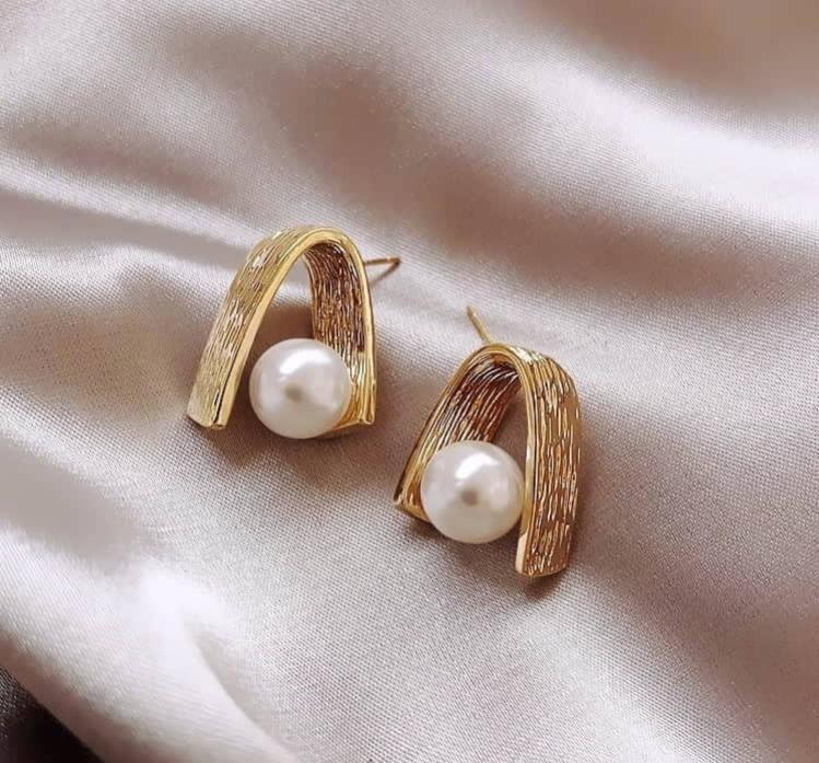 Elegant Gold Pearl Earrings
