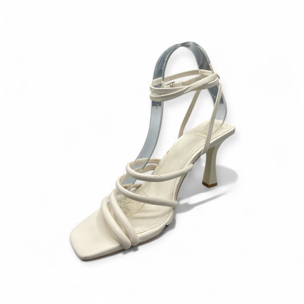 STRADIVARIUS WHITE CONE HEEL