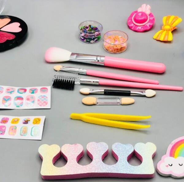 Girl's Plastic Toy Makeup Kit