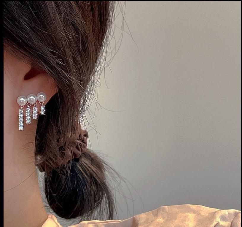 Elegant Pearl and Crystal Drop Earrings