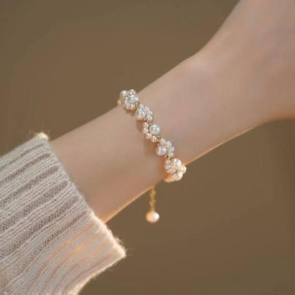 Elegant Pearl Bracelet