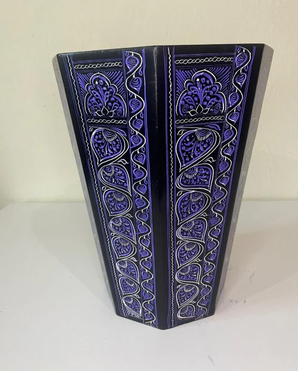 Naqshi Art Dustbin