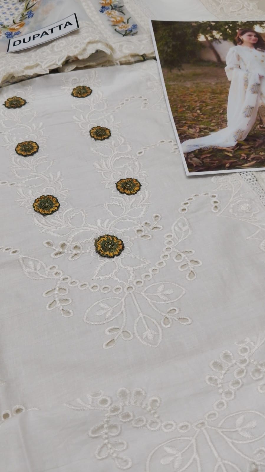3pc Lawn Embroidered with chicken Kari 