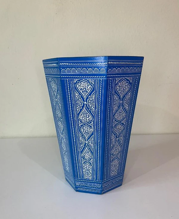 Naqshi Art Dustbin