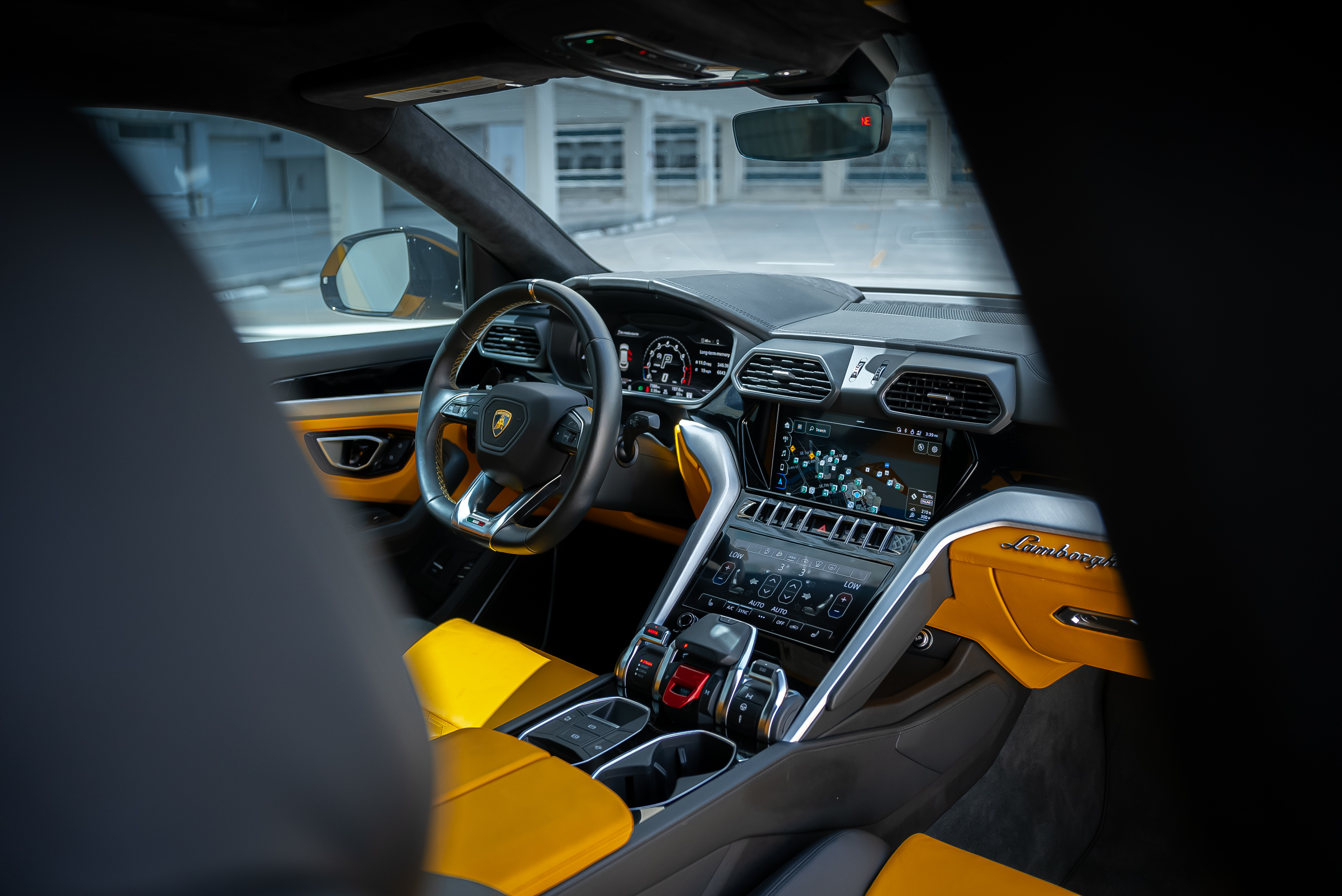 2022 LAMBORGHINI URUS