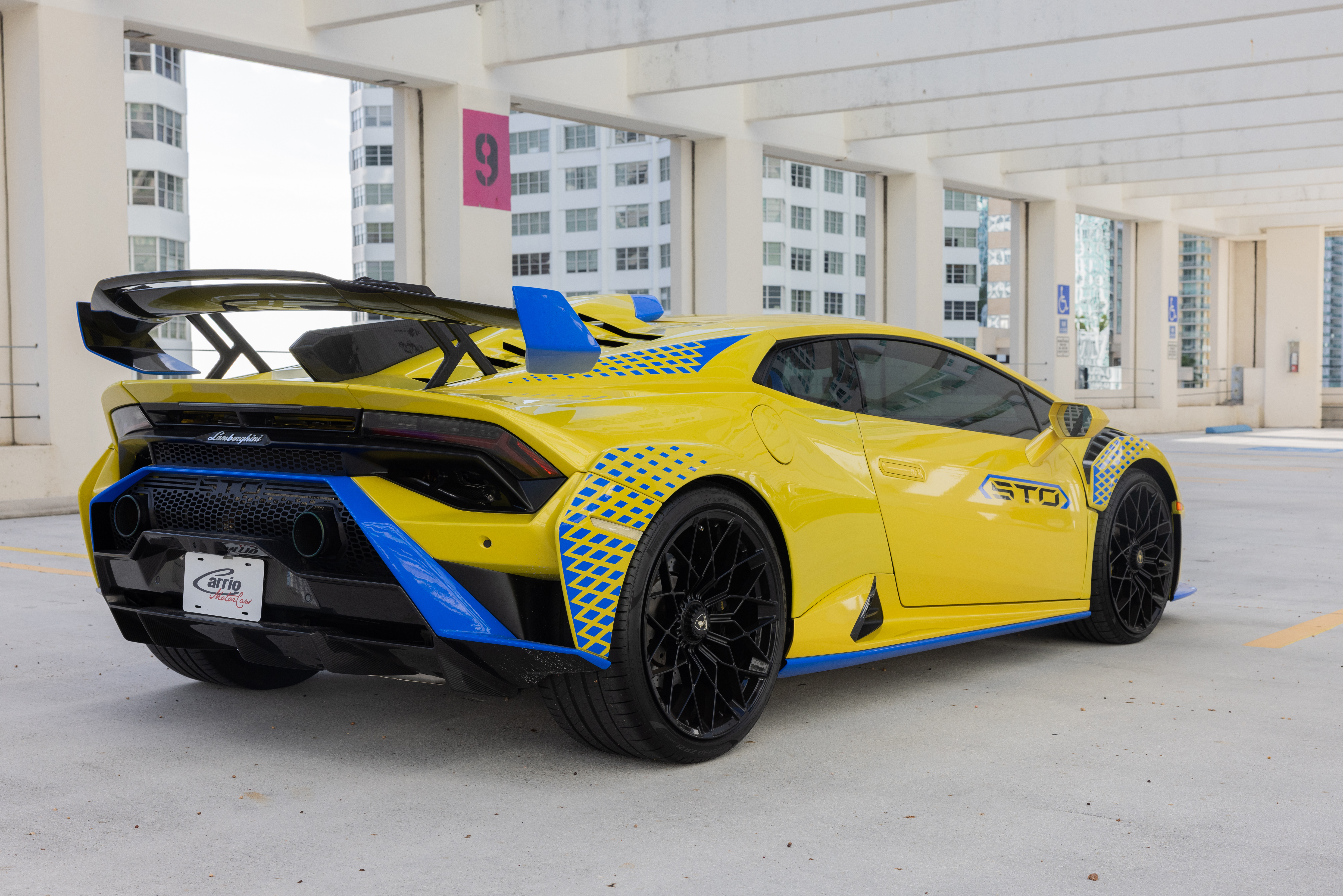 LAMBORGHINI Huracan STO