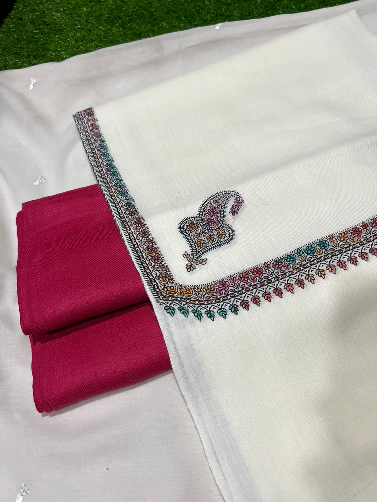 Hand Embroidery PASHMINA 3pcs with full shawl.