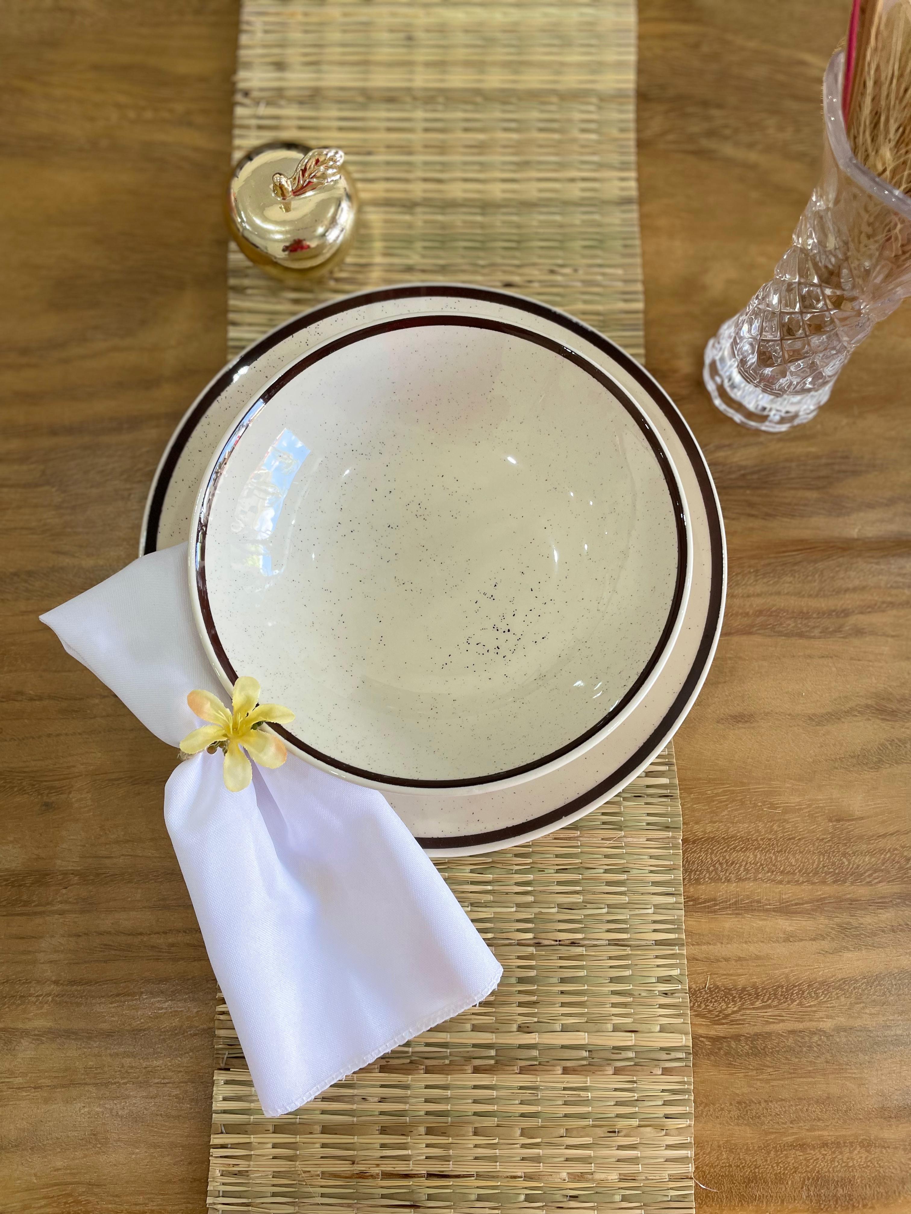 Conjunto de louça de cerâmica