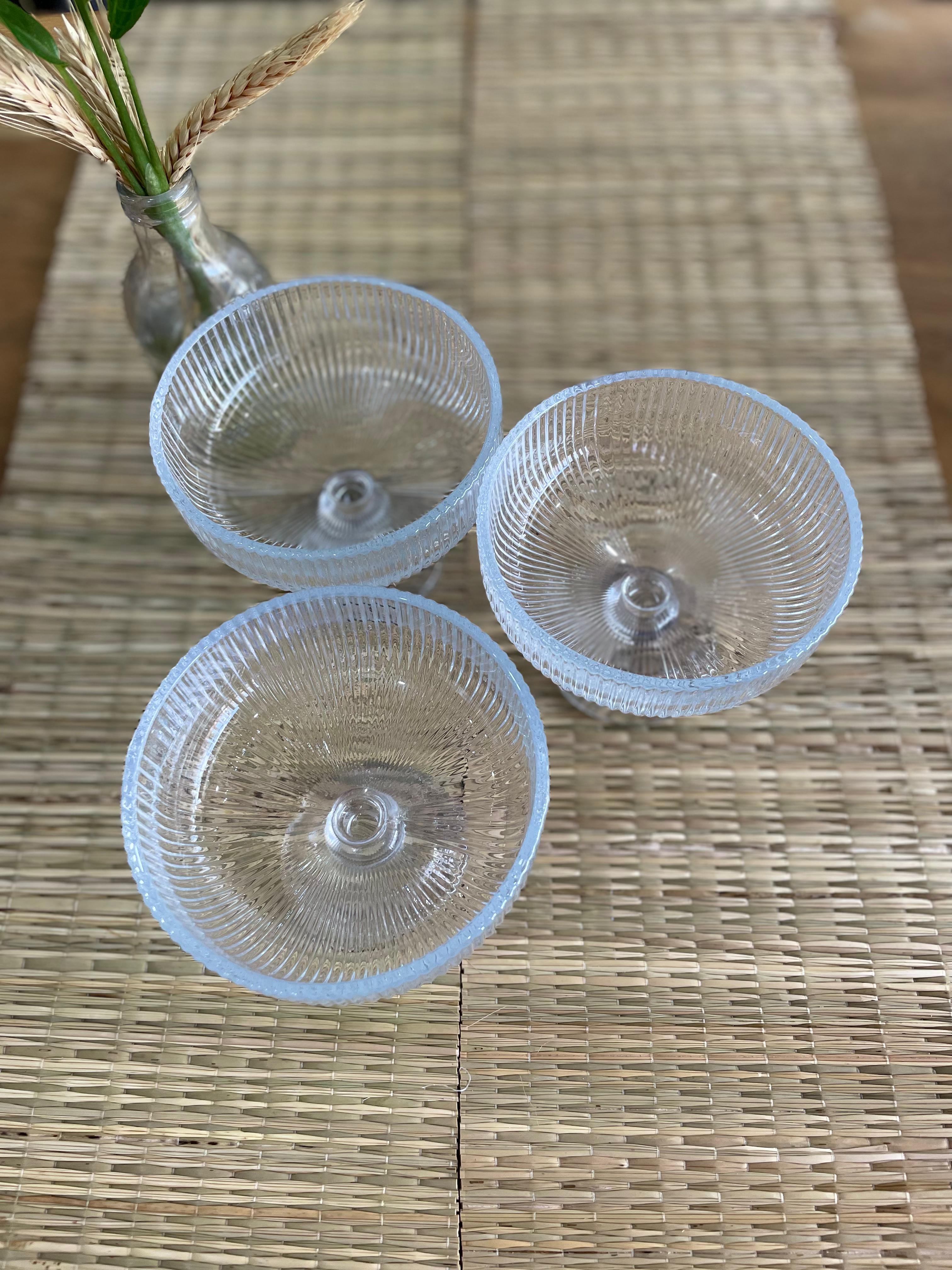 Conjunto de tigelas de vidro para sobremesa