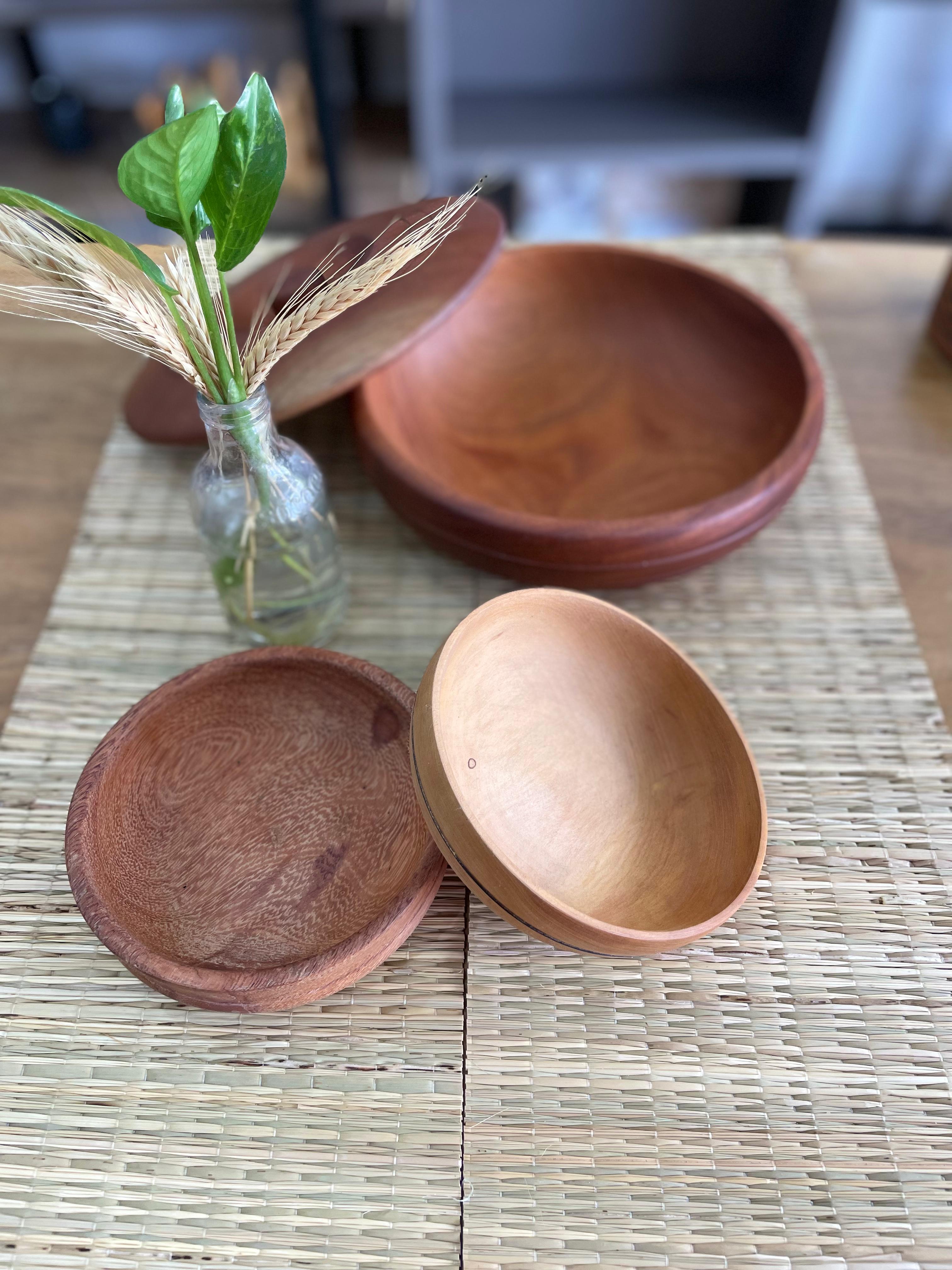 Conjunto de tigelas de madeira artesanais