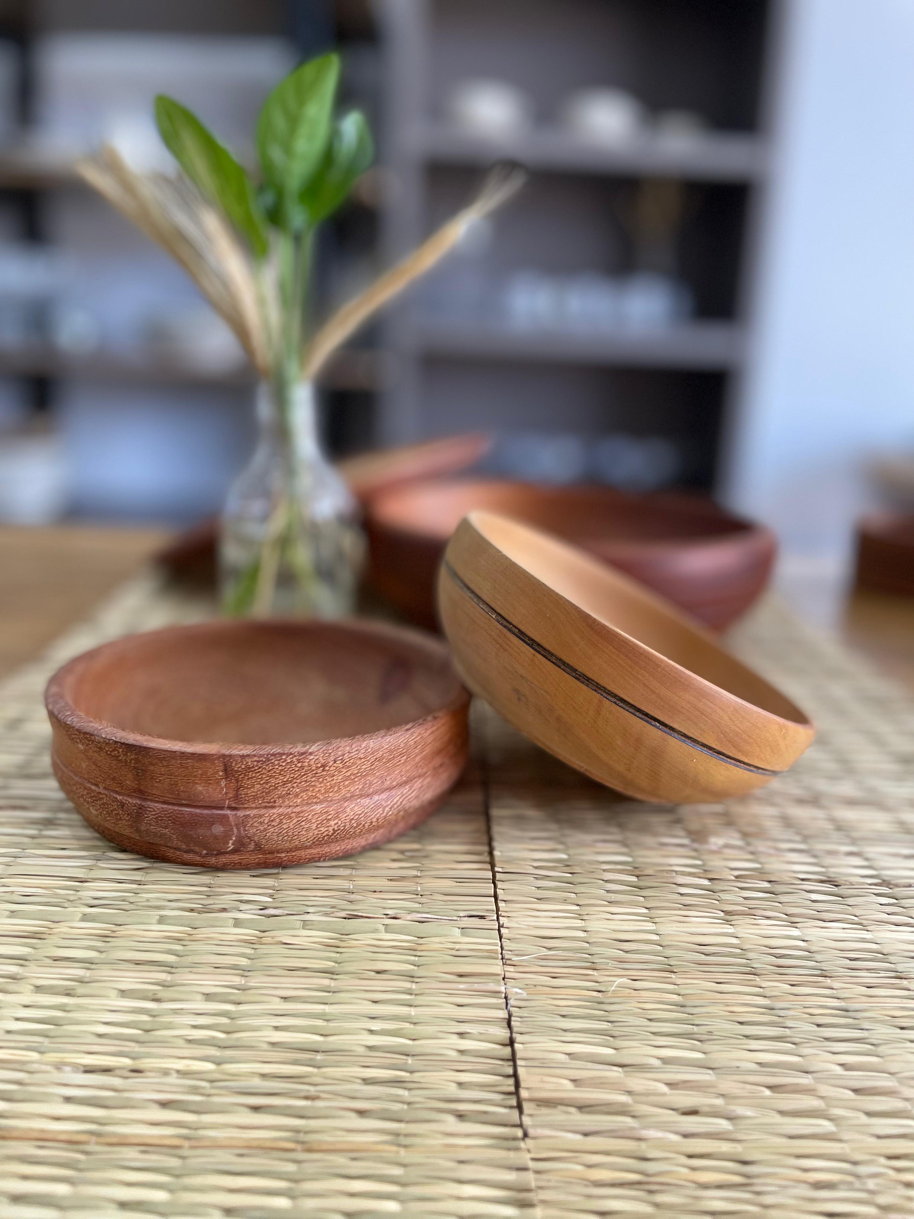 Conjunto de tigelas de madeira artesanais