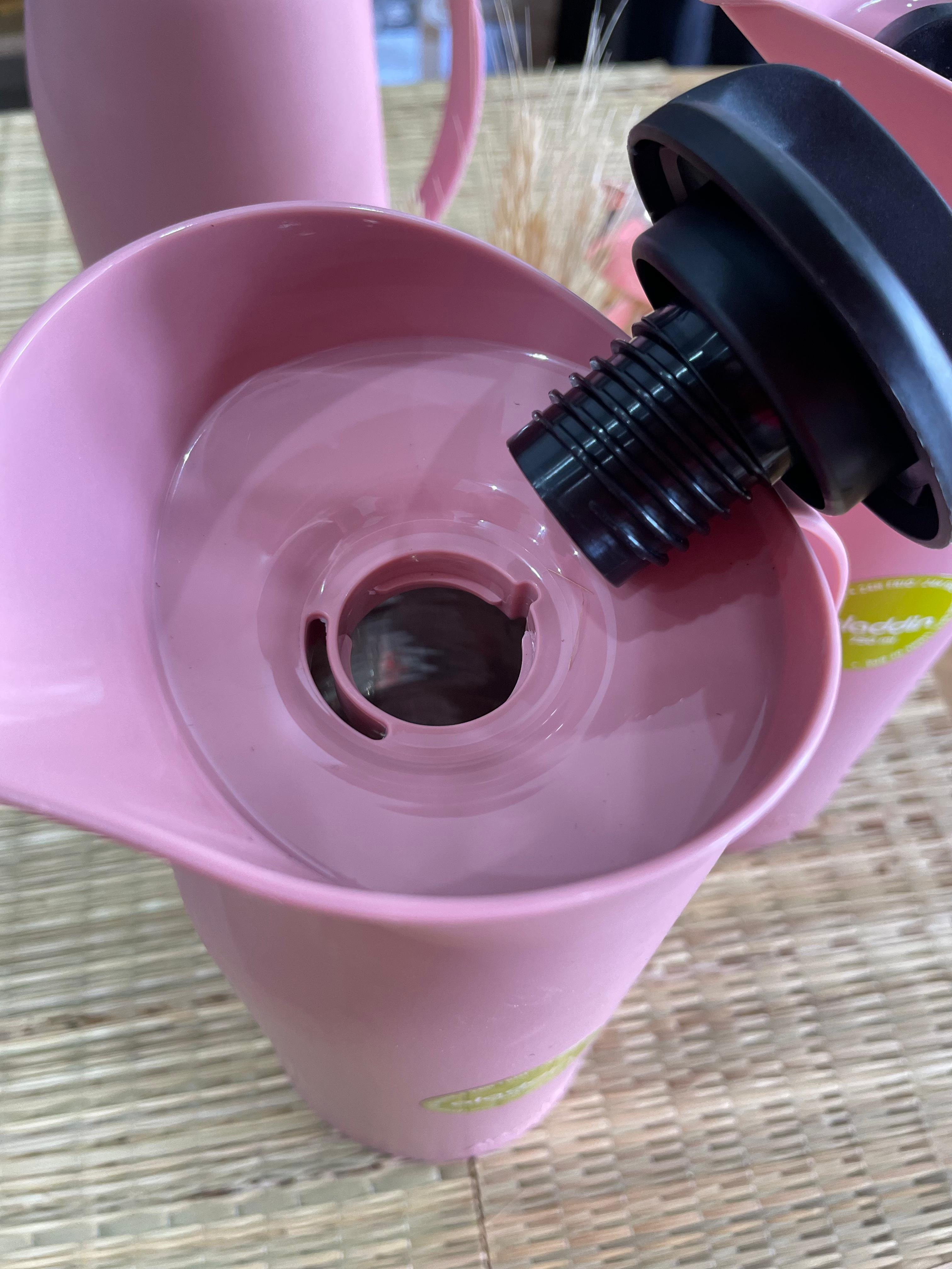 garrafa térmica de plástico rosa