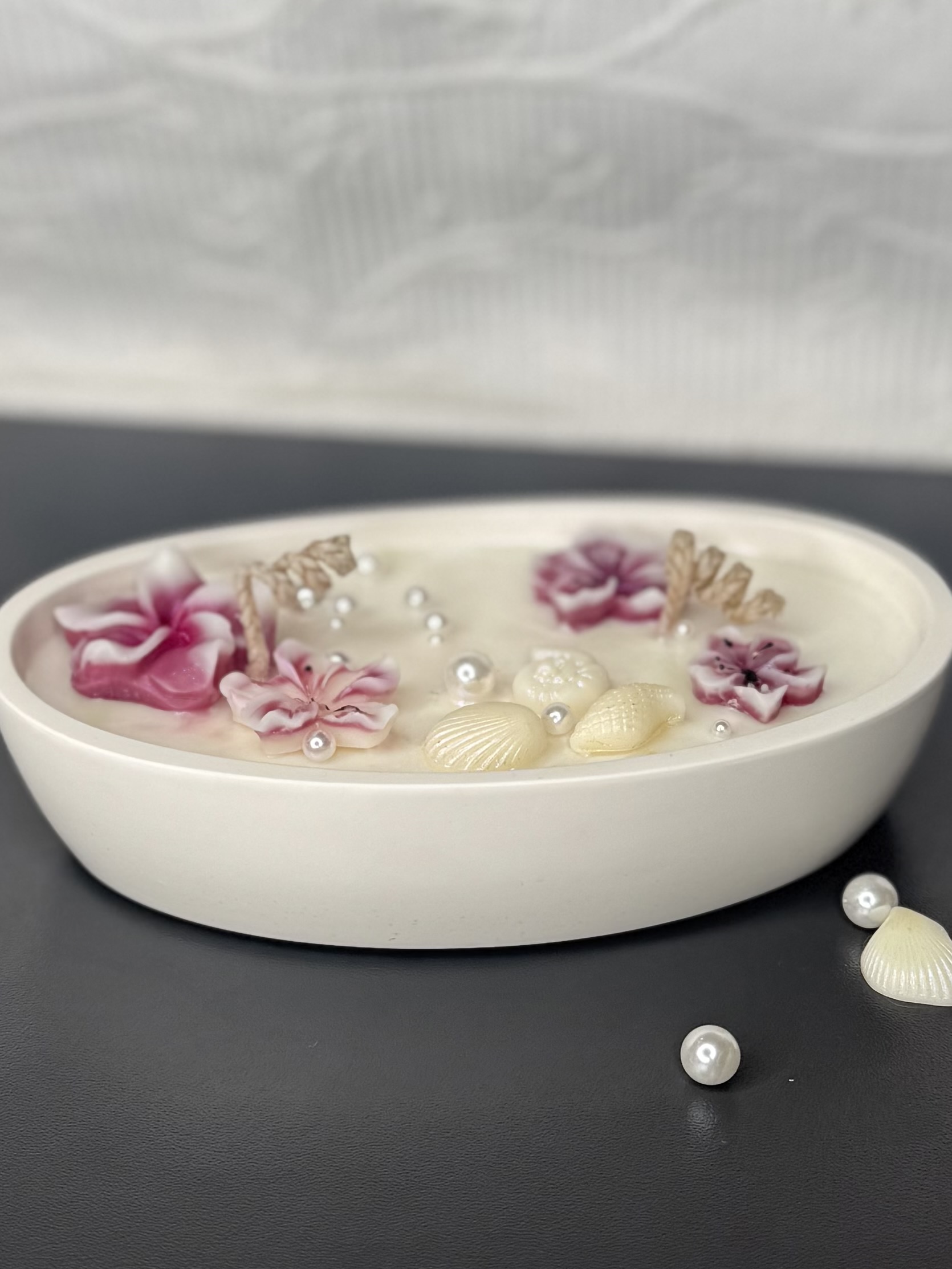 "AlohaBloom" Behälterkerze verziehrt mit Blüten, Muscheln & Perlen  