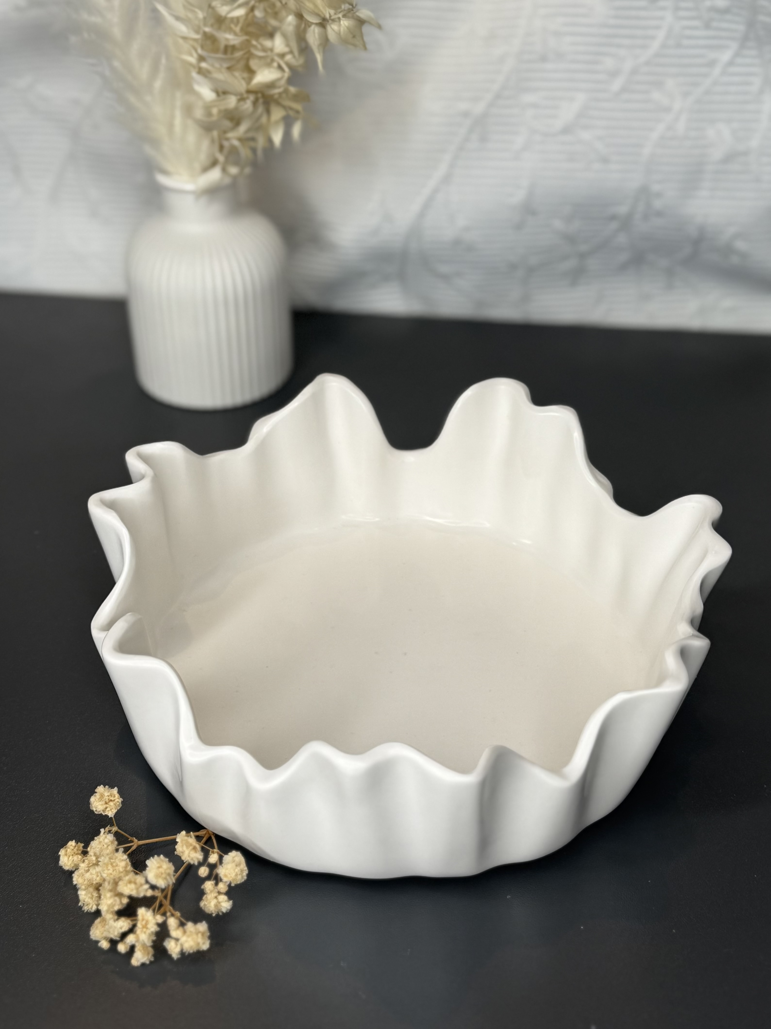 "Fairy Bowl" Schale aus Gips-Acrylharz; Wunschfarbe möglich