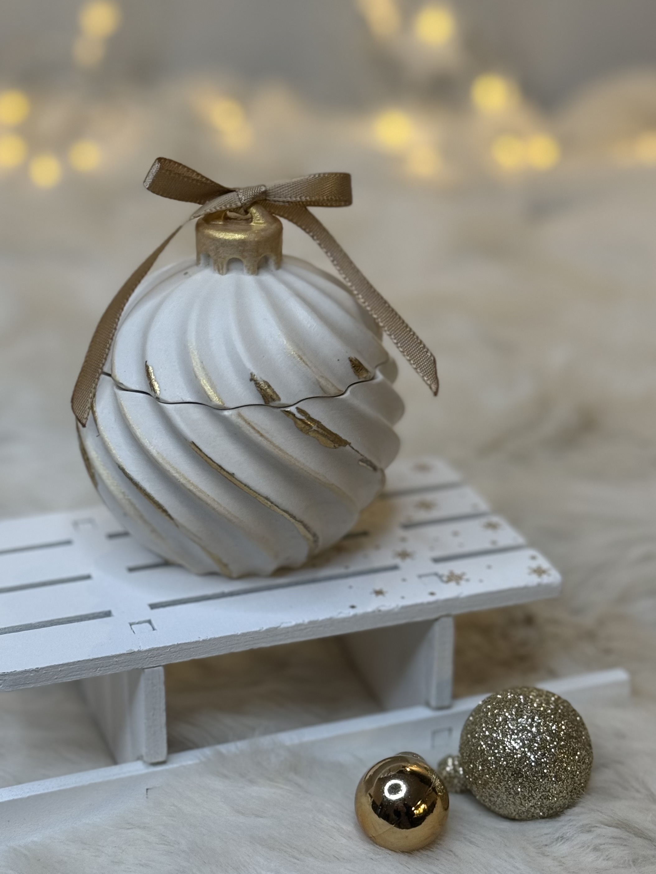 Keramik Christkugel in verschiedenen Farben 