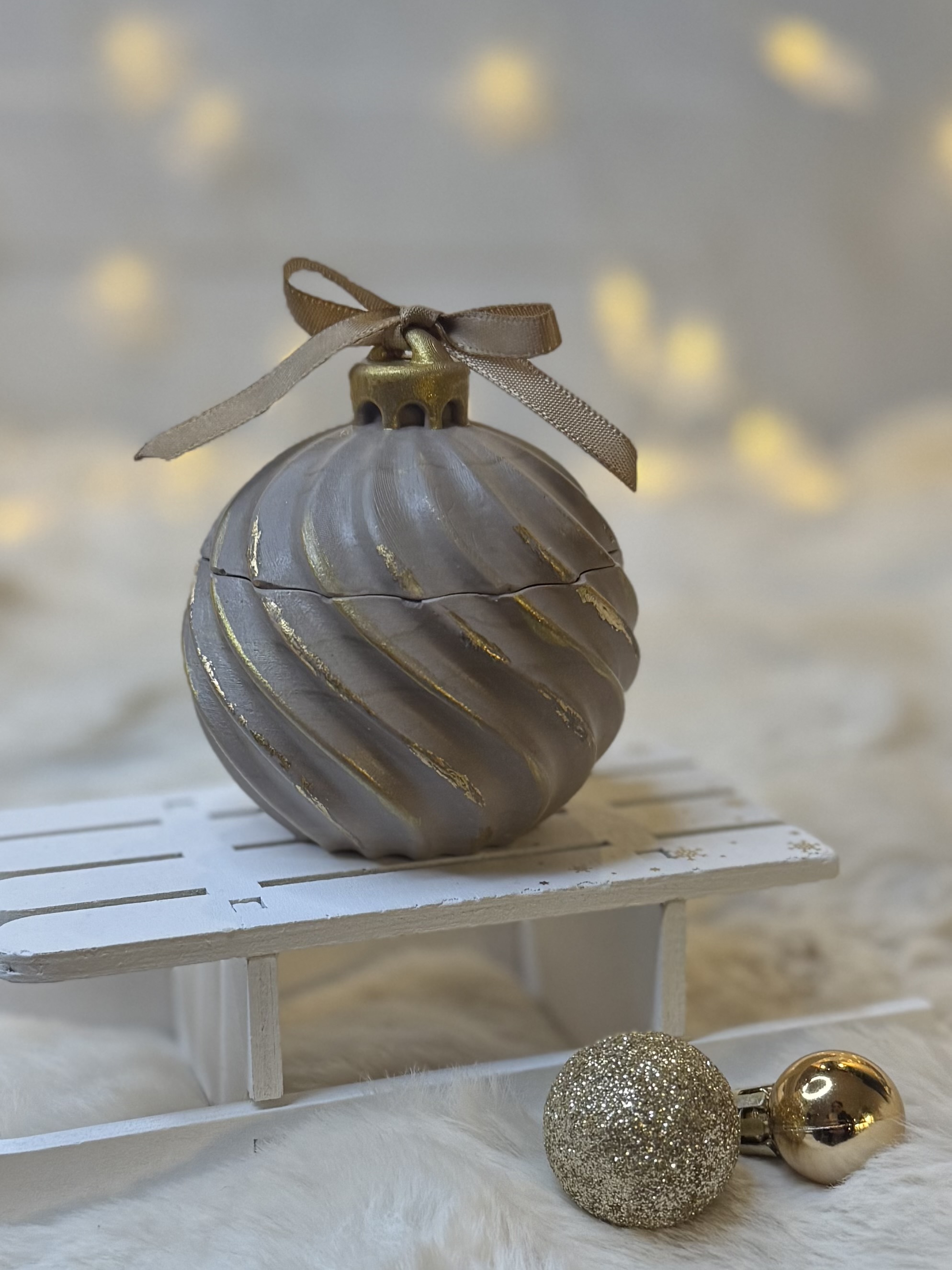 Keramik Christkugel in verschiedenen Farben 