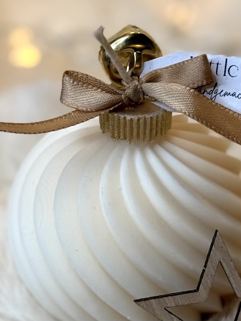 Christmaskugeln in zwei unterschiedlichen Größen 