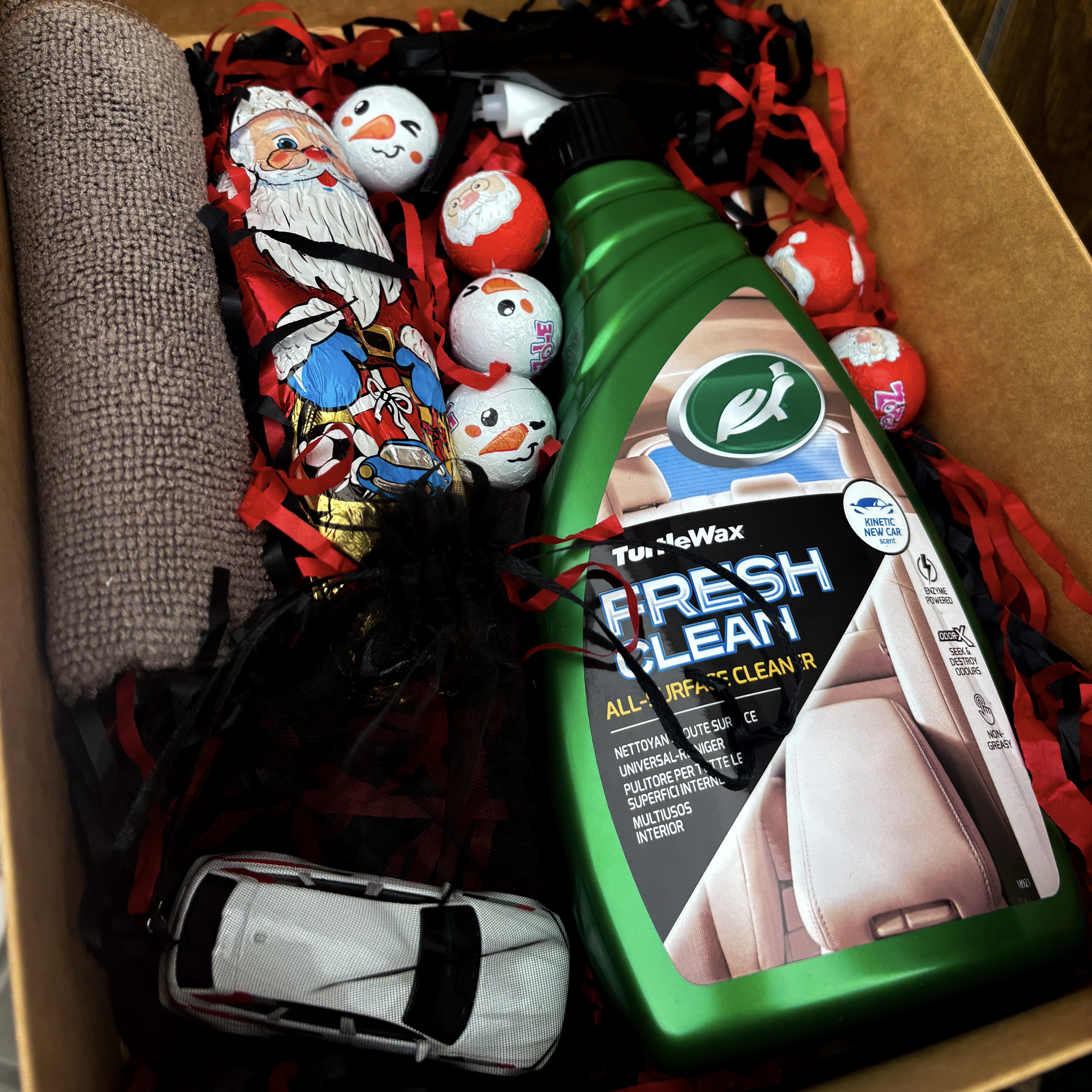 Dovanų rinkinys automobilio salono valymui 
