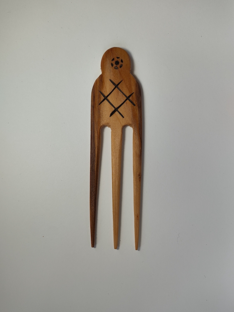 Medinė plaukų smaigė (G1)