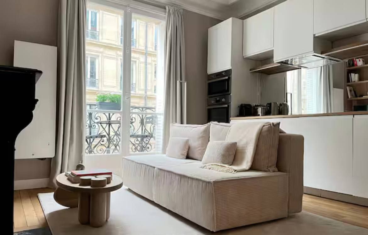 Location: Rue de Bassano, Paris 75016