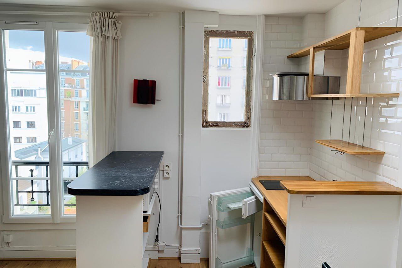 • Situé au 6ᵉ étage avec ascenseur