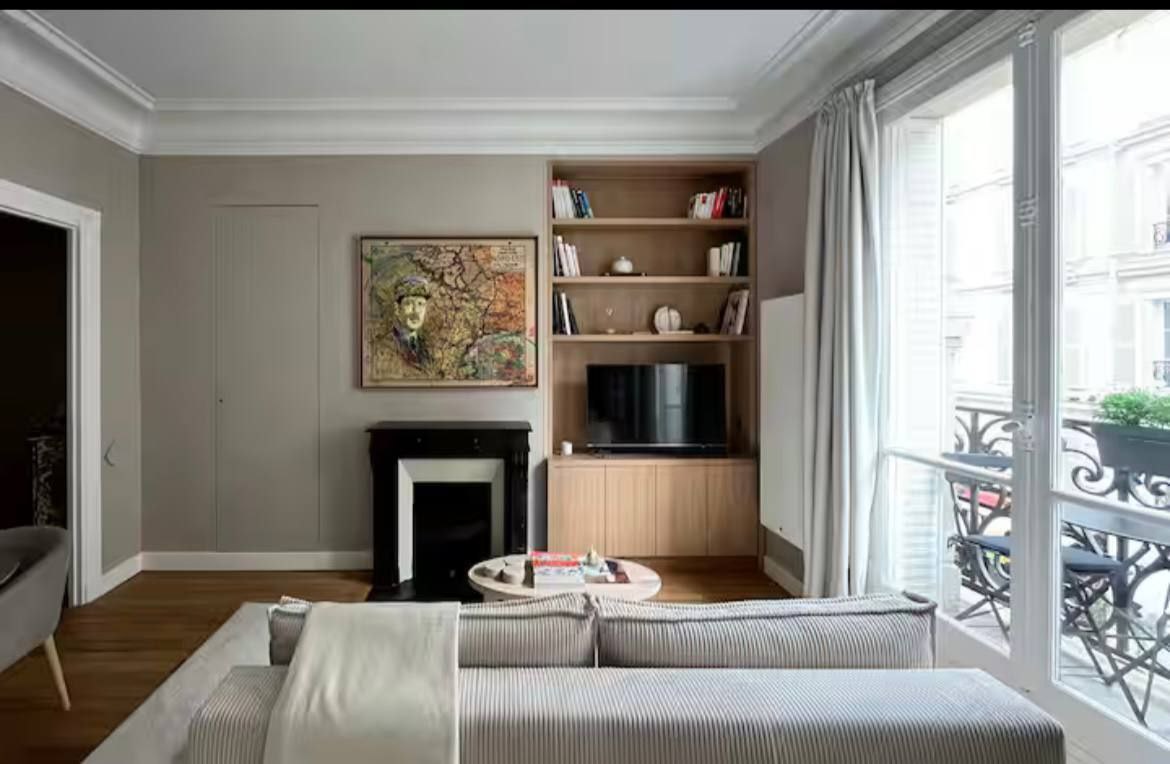 Location: Rue de Bassano, Paris 75016