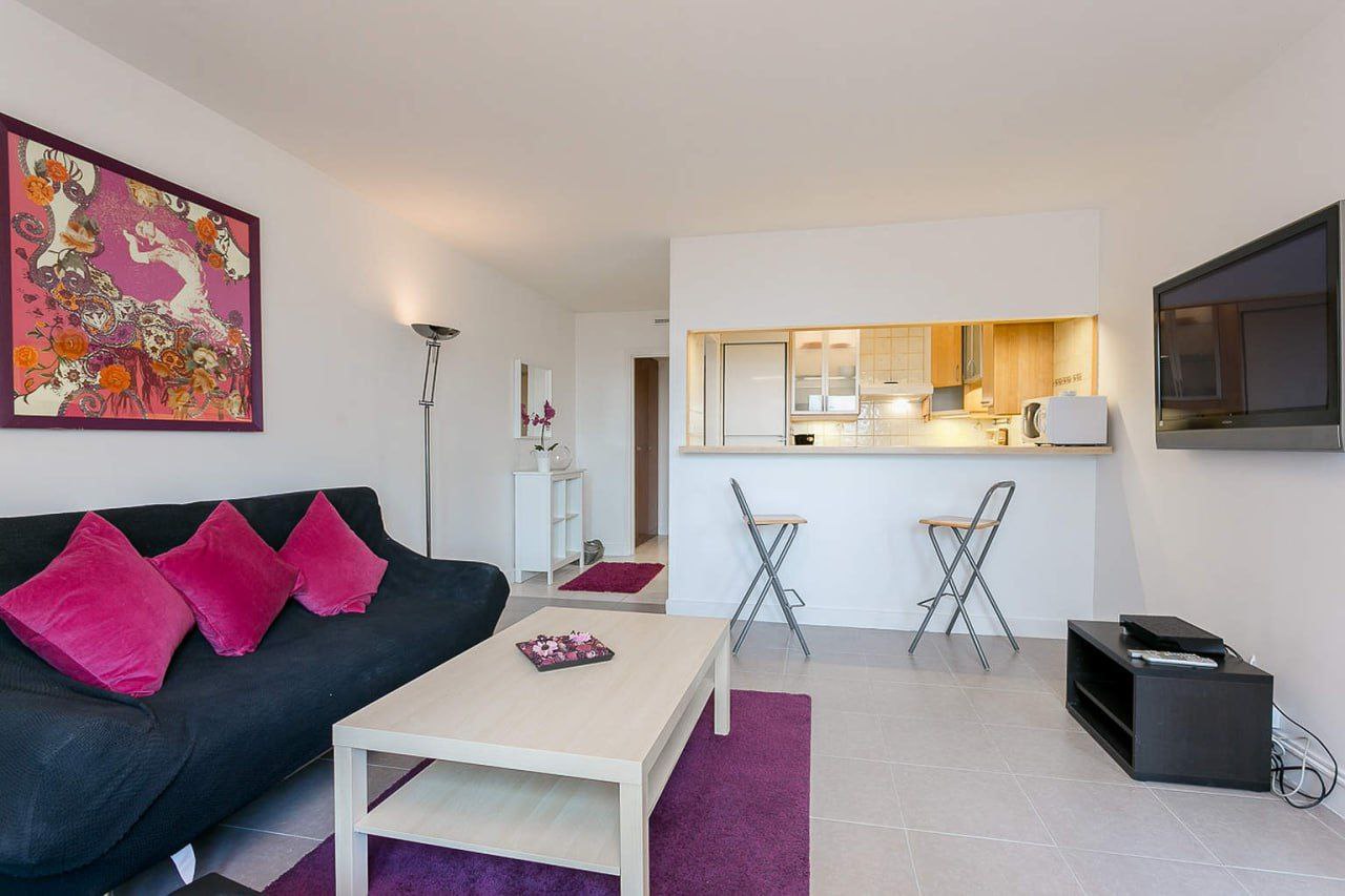 🏠 1-Bedroom Luxury Apartment for Rent | Rue de Berri, 8th District, Paris