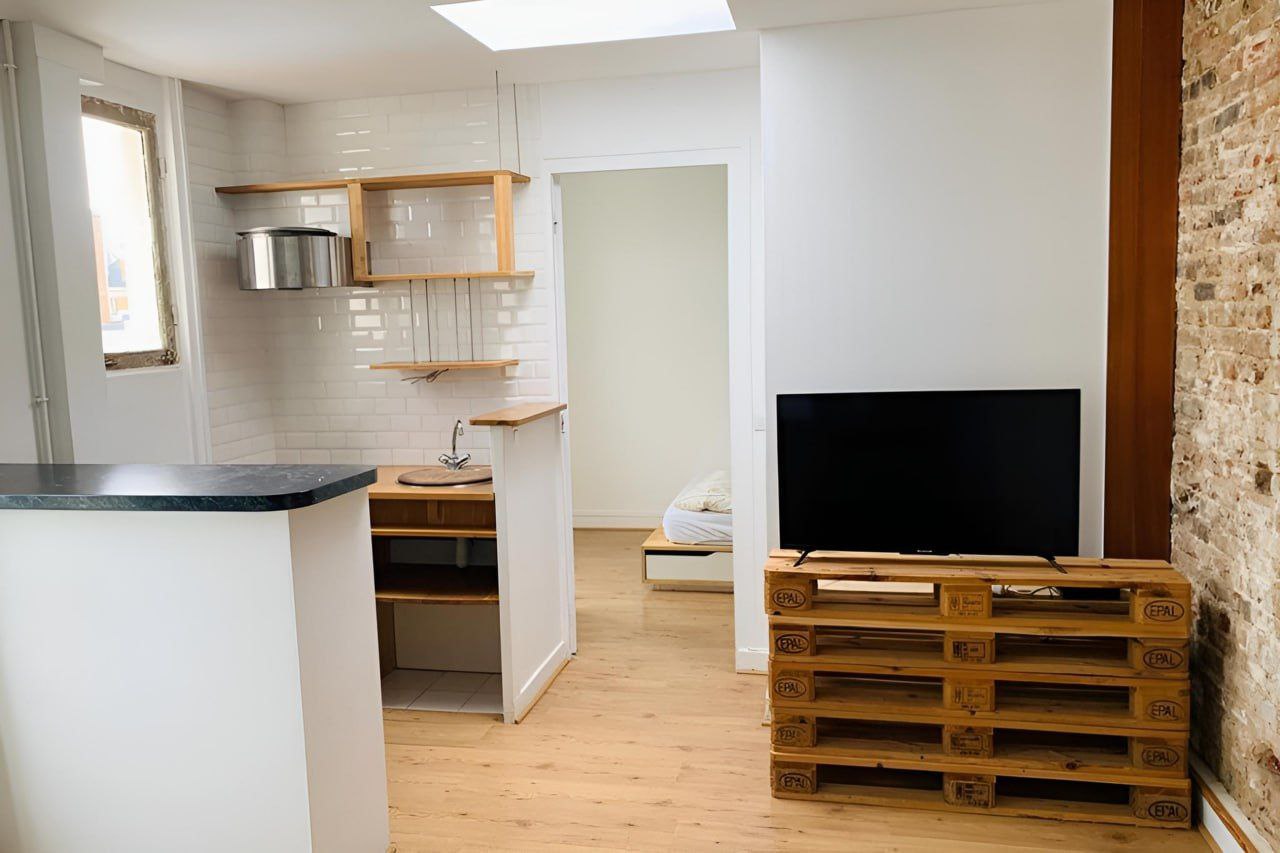 • Situé au 6ᵉ étage avec ascenseur